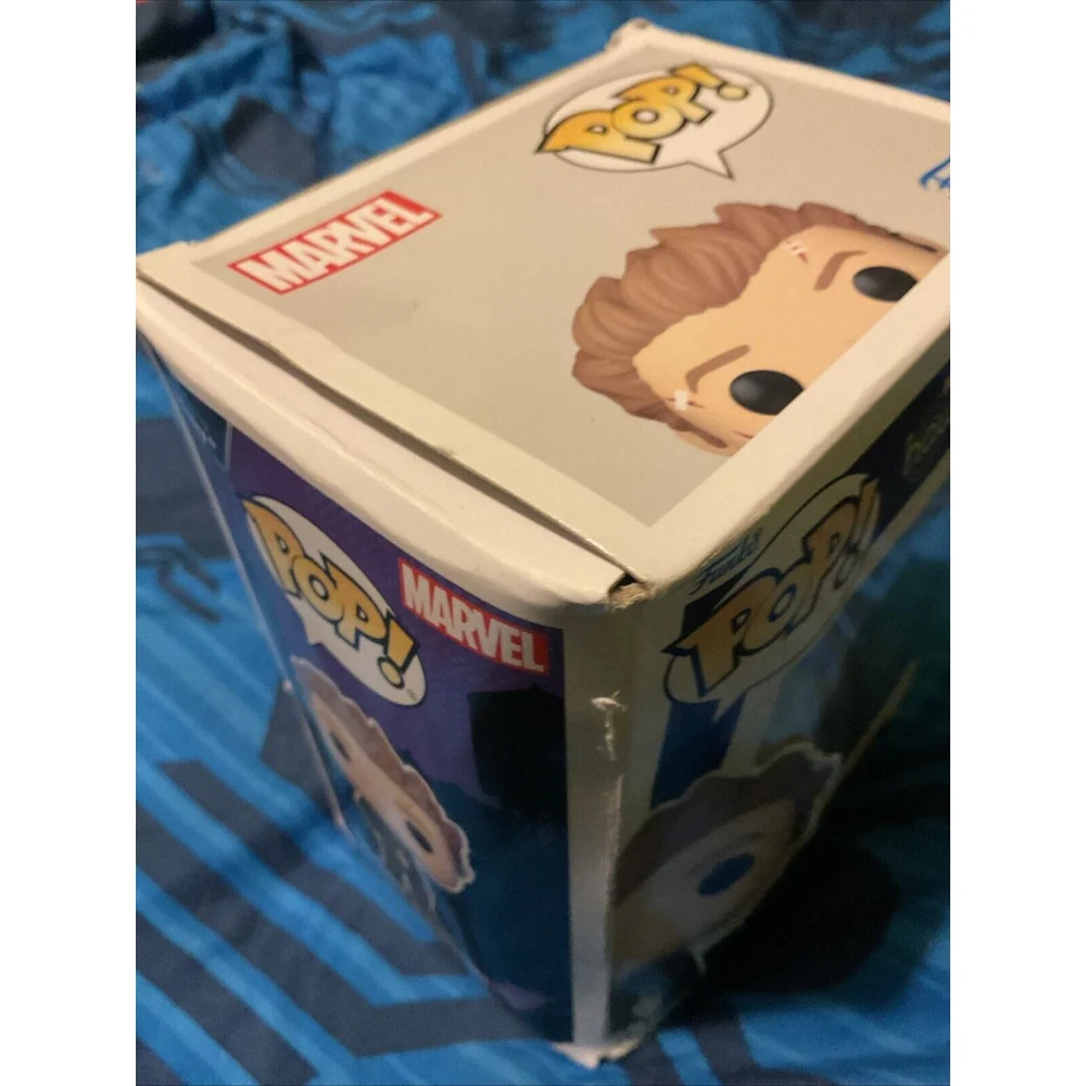 Funko POP! #1216 Hawkeye - Clint Barton Christmas Sweater -‎ Damaged Packaging